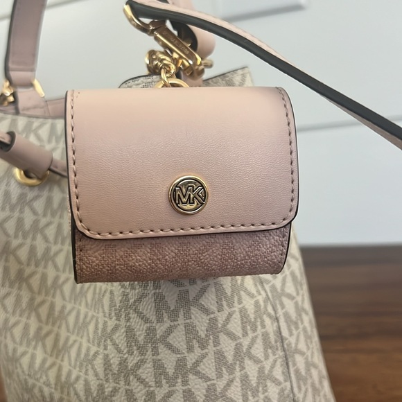 Michael Kors Cream Mini Bag with Gold Hardware - Picture 3 of 4